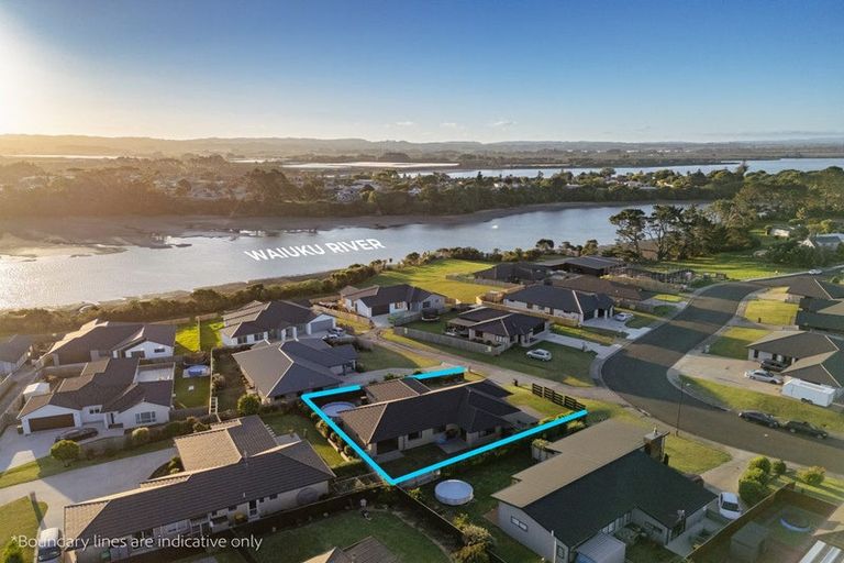 Photo of property in 50 Harbour Crest Drive, Waiuku, 2123