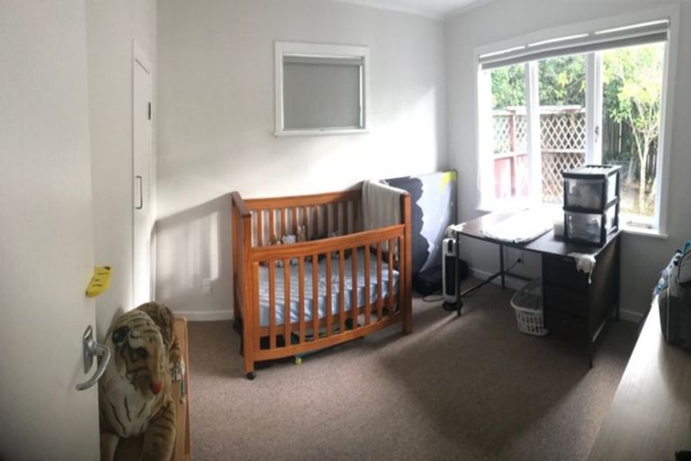 Photo of property in 2/9 Lex Avenue, Green Bay, Auckland, 0604