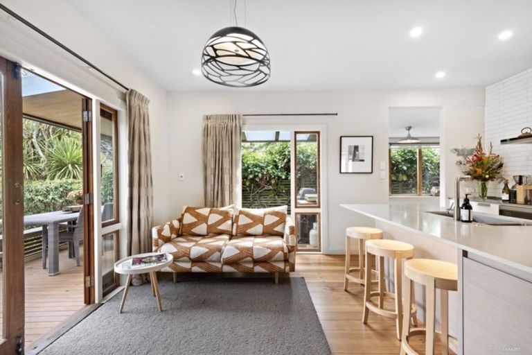 Photo of property in 87 Clyde Street, Island Bay, Wellington, 6023