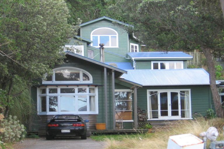 Photo of property in 137 Breaker Bay Road, Breaker Bay, Wellington, 6022