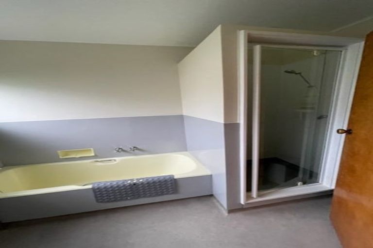 Photo of property in 15 Helen Street, Brooklyn, Wellington, 6021