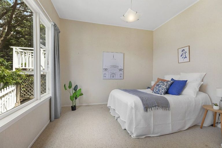 Photo of property in 33 Patanga Crescent, Thorndon, Wellington, 6011