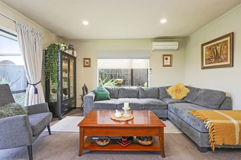 Photo of property in 12 Railey Place, Greenmeadows, Napier, 4112