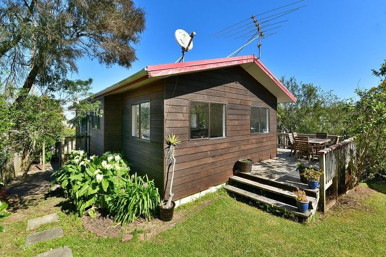 Photo of property in 2/88 Athena Drive, Totara Vale, Auckland, 0629