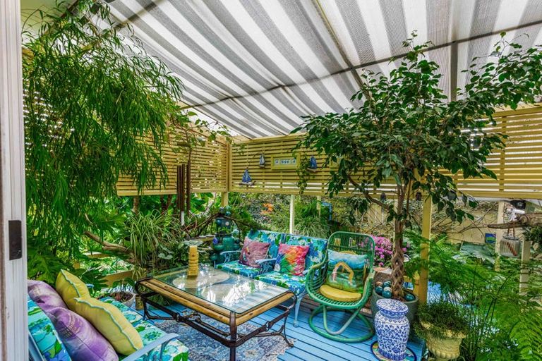 Photo of property in 1/3a Kirrie Avenue, Te Atatu South, Auckland, 0610