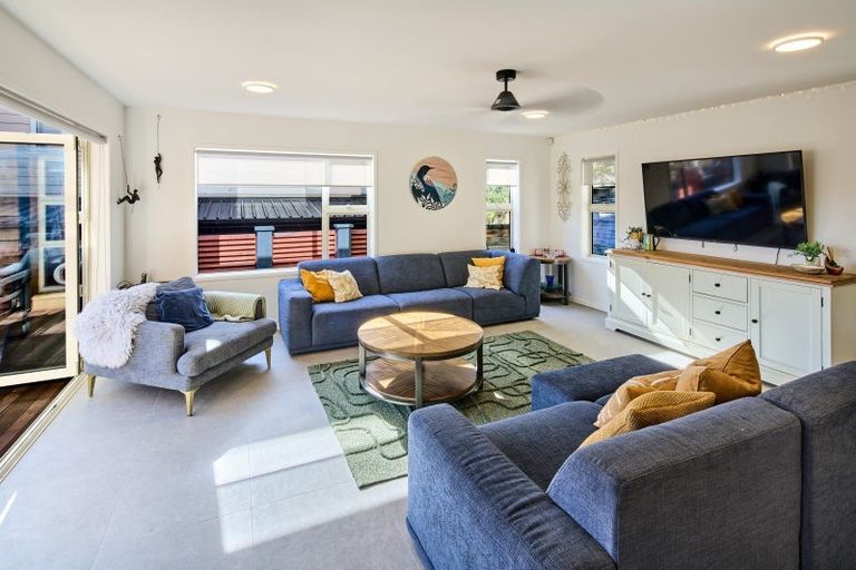 Photo of property in 74f Heretaunga Square, Silverstream, Upper Hutt, 5019