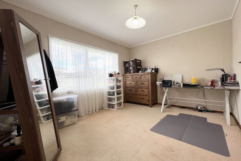 Photo of property in 33 Sartors Avenue, Northcross, Auckland, 0630