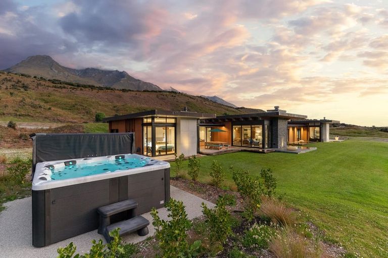 Photo of property in Wyuna, 5 River Valley View, Glenorchy, 9372