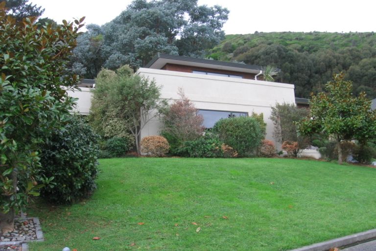 Photo of property in 77 Kakariki Grove, Waikanae, 5036