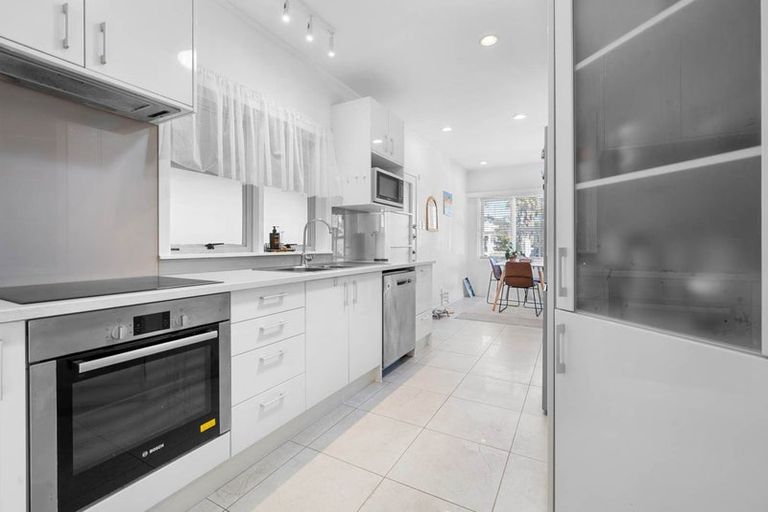 Photo of property in 1/184 Bucklands Beach Road, Bucklands Beach, Auckland, 2012