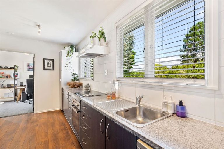 Photo of property in 9 Paewai Road, Glen Eden, Auckland, 0602