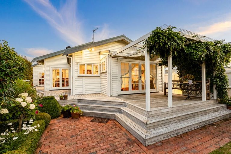 Photo of property in 20 Colin Grove, Hutt Central, Lower Hutt, 5010