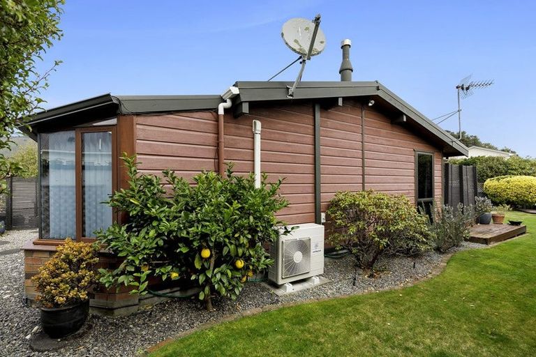 Photo of property in 6a Pilcher Crescent, Naenae, Lower Hutt, 5011