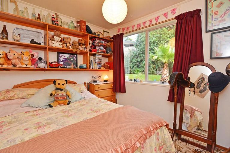 Photo of property in 6 Stallard Place, Glen Eden, Auckland, 0602