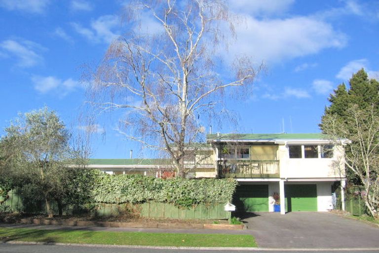 Photo of property in 2 Glen Lynne Avenue, Queenwood, Hamilton, 3210