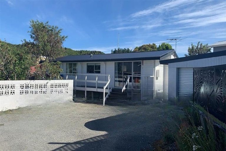 Photo of property in 159a Waikawa Road, Picton, 7220