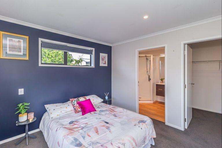 Photo of property in 30 Queenwood Road, Levin, 5510
