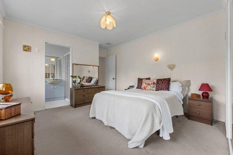 Photo of property in 8 Vanderbilt Parade, Albany, Auckland, 0632