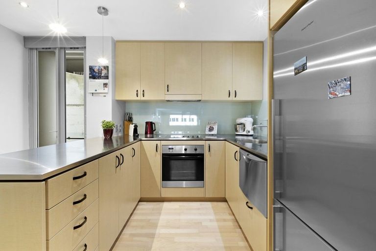 Photo of property in Sanctum Apartment, 10 Ebor Street, Te Aro, Wellington, 6011