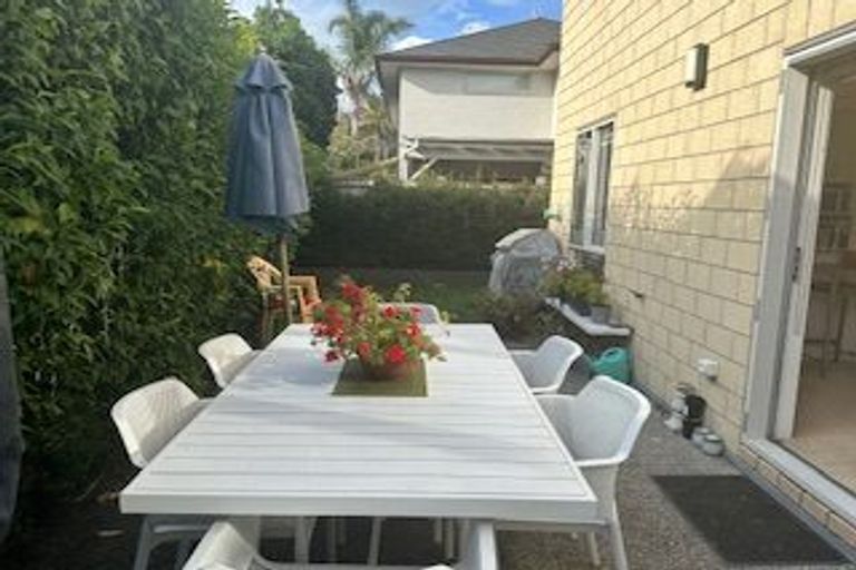 Photo of property in 46 Hattaway Avenue, Bucklands Beach, Auckland, 2012