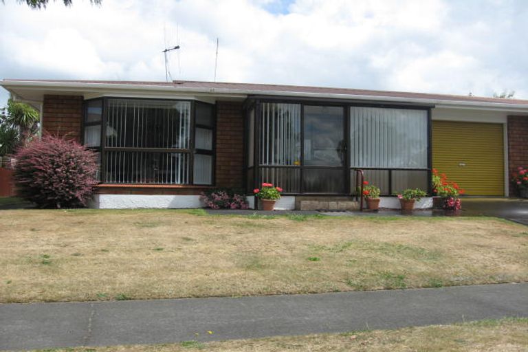 Photo of property in 12 Cedar Crescent, Feilding, 4702