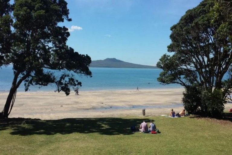 Photo of property in 1/10 Norman Road, Hauraki, Auckland, 0622