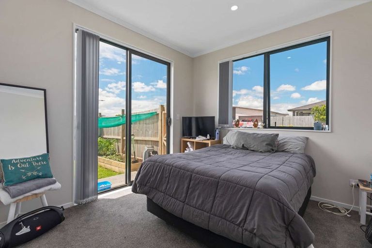 Photo of property in 2 Poutawa Lane, Clarks Beach, 2122