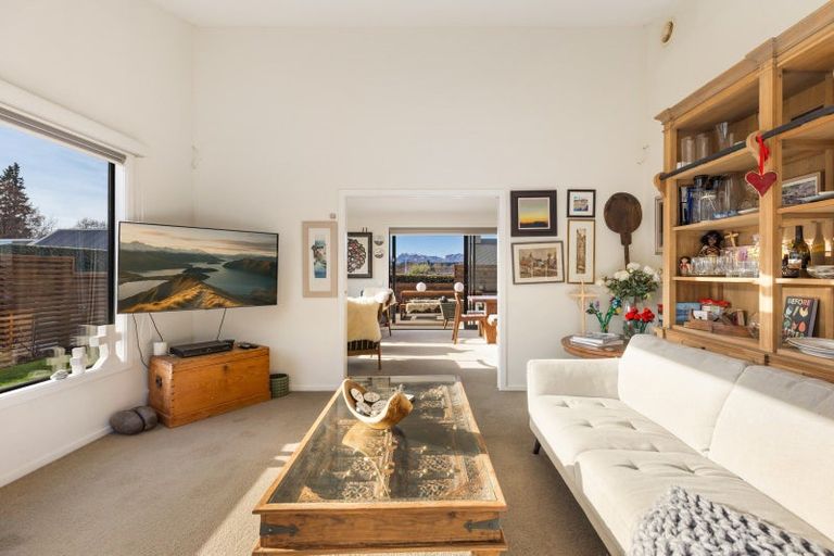 Photo of property in 2 Percy Lane, Wanaka, 9305