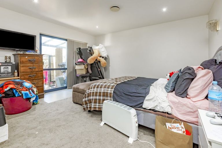 Photo of property in 1/52 Sikkim Crescent, Clover Park, Auckland, 2019