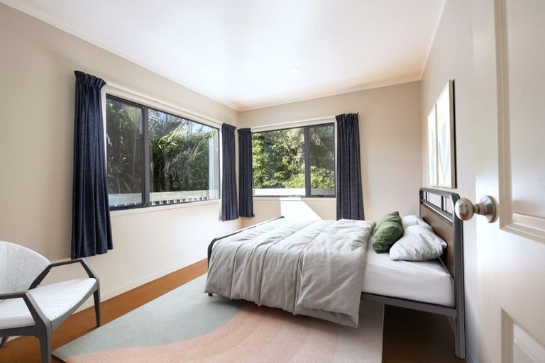 Photo of property in 19 Rayner Road, Piha, New Lynn, 0772