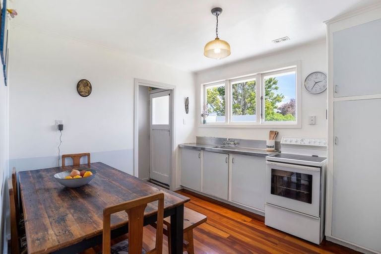 Photo of property in 14 Karamu Street, Te Atatu Peninsula, Auckland, 0610