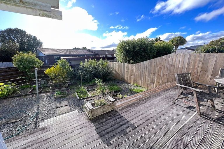 Photo of property in 2/42 Blacklock Avenue, Henderson, Auckland, 0612