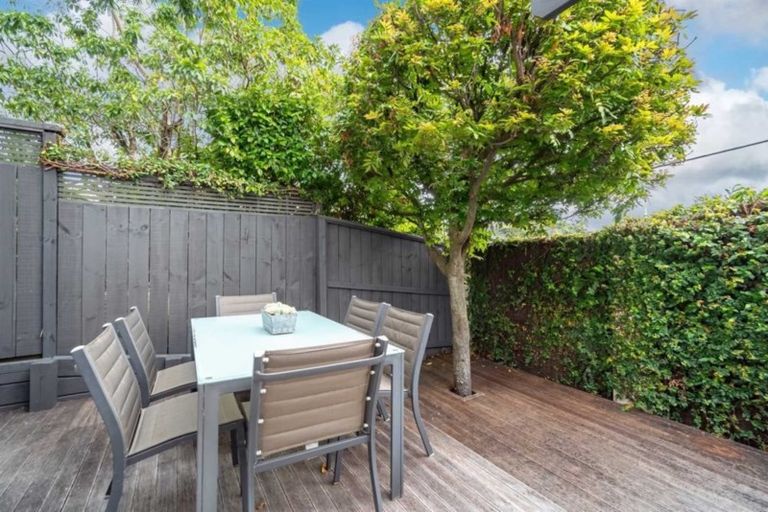 Photo of property in 4/2 Ramsgate Terrace, Mairangi Bay, Auckland, 0630