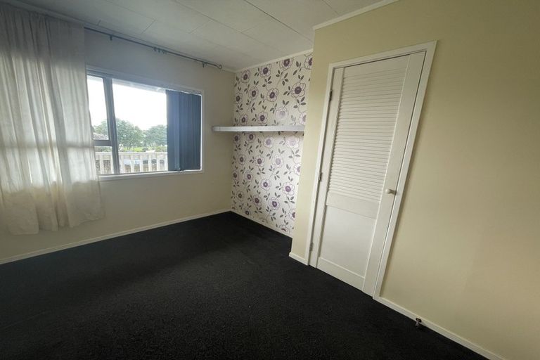 Photo of property in 1 Silverstone Place, Henderson, Auckland, 0612