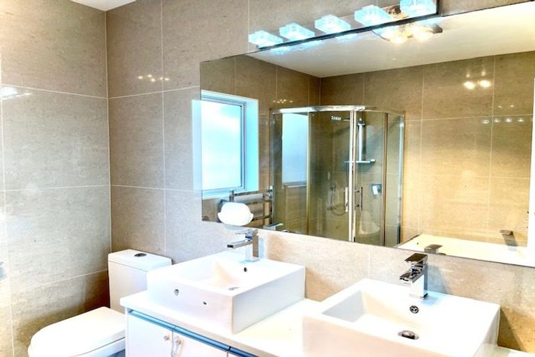 Photo of property in 66a Hutchinsons Road, Bucklands Beach, Auckland, 2014