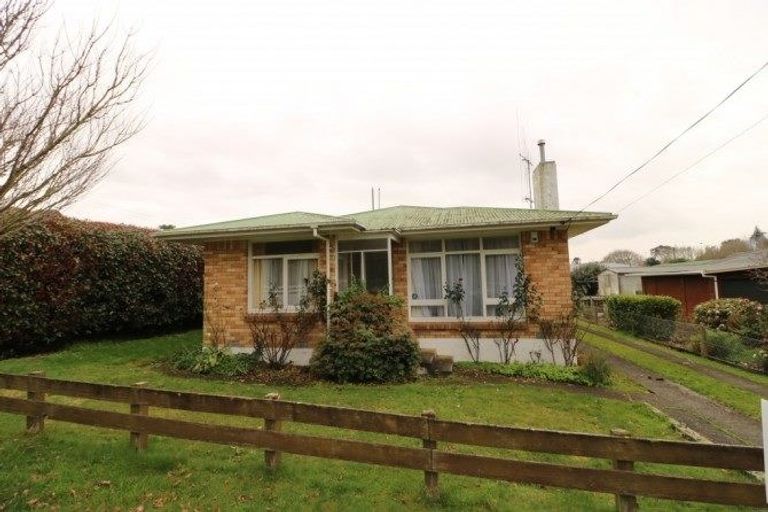 Photo of property in 14 Bear Street, Tirau, 3410