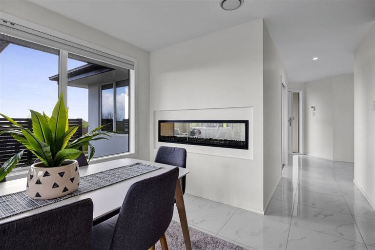 Photo of property in 4 Vardon Way, Waiwhakaiho, New Plymouth, 4312