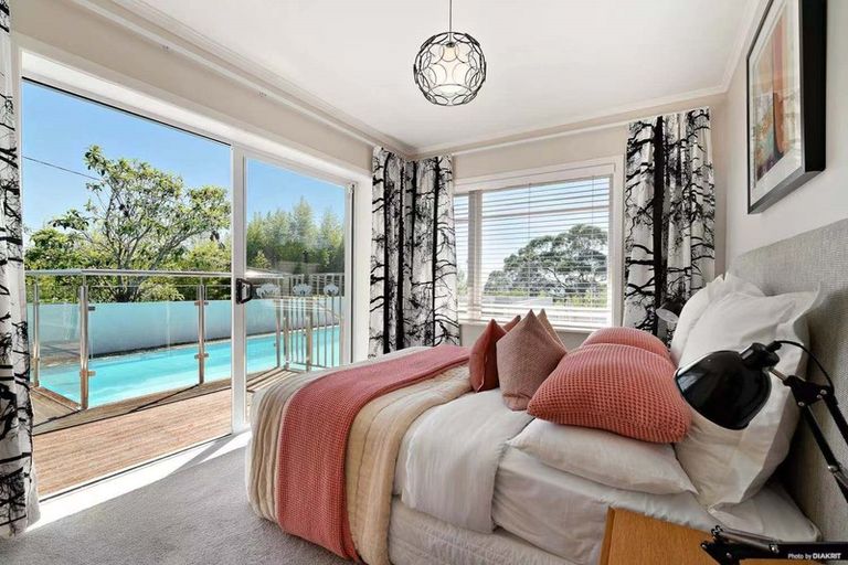 Photo of property in 479 East Coast Road, Murrays Bay, Auckland, 0630