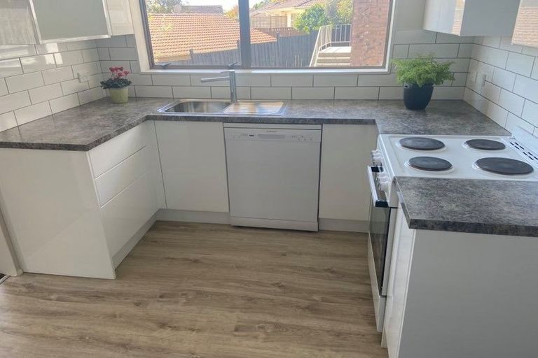 Photo of property in 1/27 Weetman Drive, Browns Bay, Auckland, 0630