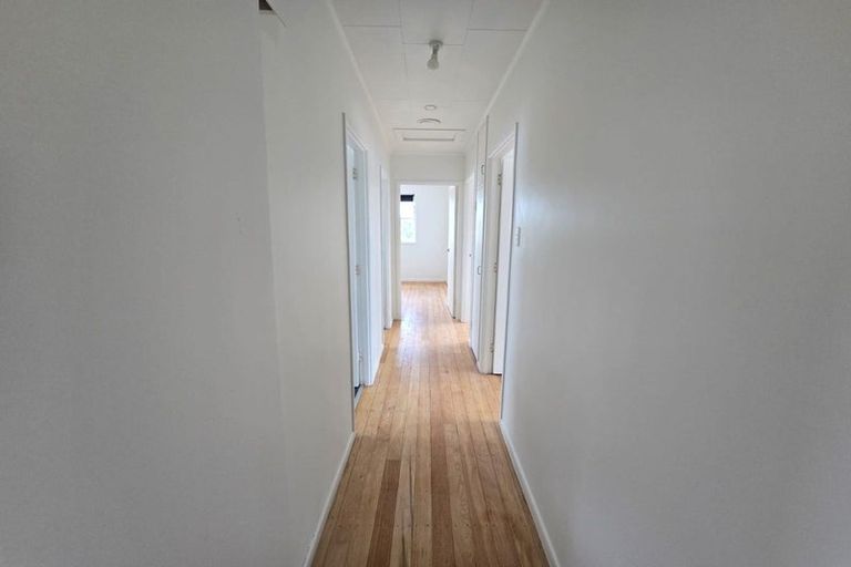 Photo of property in 8 Oreil Avenue, West Harbour, Auckland, 0618