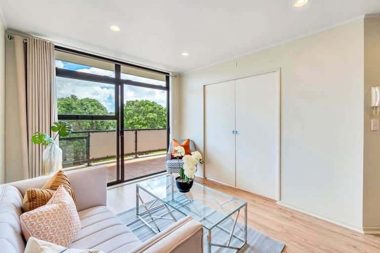 Photo of property in 5/372 Rosedale Road, Rosedale, Auckland, 0632