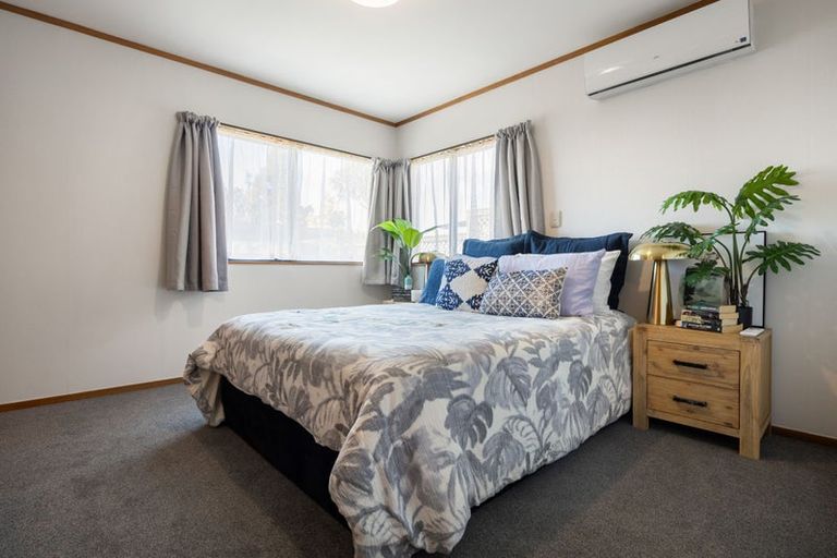 Photo of property in 100 Totara Drive, Pukete, Hamilton, 3200
