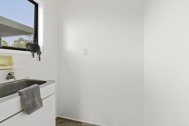 Photo of property in 118 Riversdale Drive, Merrilands, New Plymouth, 4312