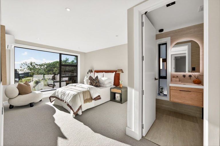 Photo of property in 52 Beach Road, Castor Bay, Auckland, 0620