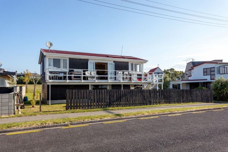 Photo of property in 611 Beach Road, Whangamata, 3620