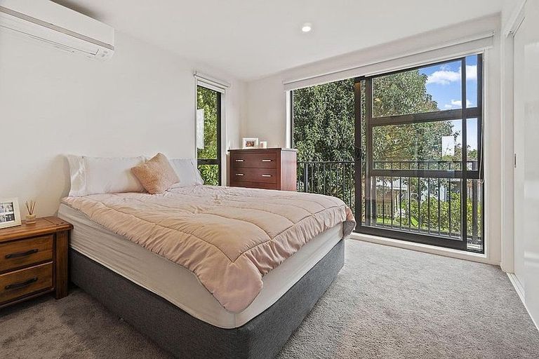 Photo of property in 4a Montmere Avenue, Te Atatu Peninsula, Auckland, 0610