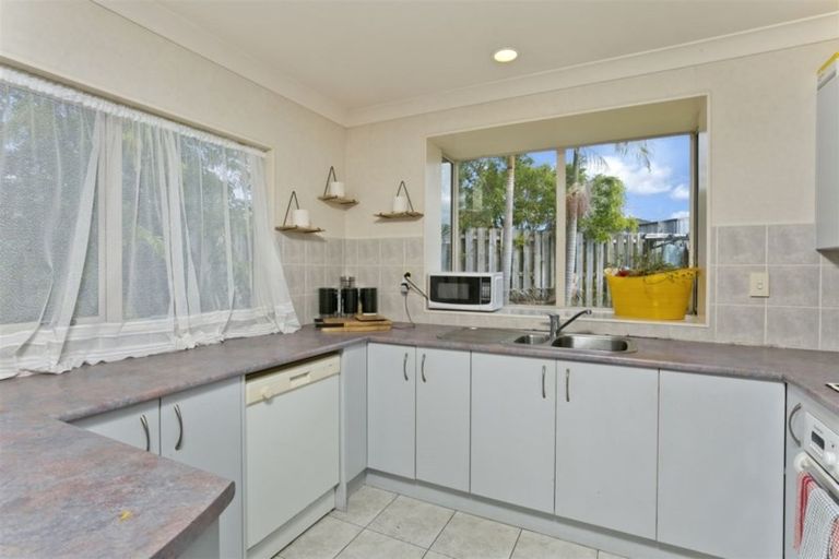 Photo of property in 37 Martin Jugum Lane, Ranui, Auckland, 0612