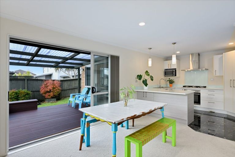 Photo of property in 106c Simpson Road, Henderson Valley, Auckland, 0614