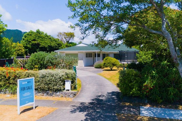 Photo of property in 24 Rewarewa Crescent, Waikanae, 5036