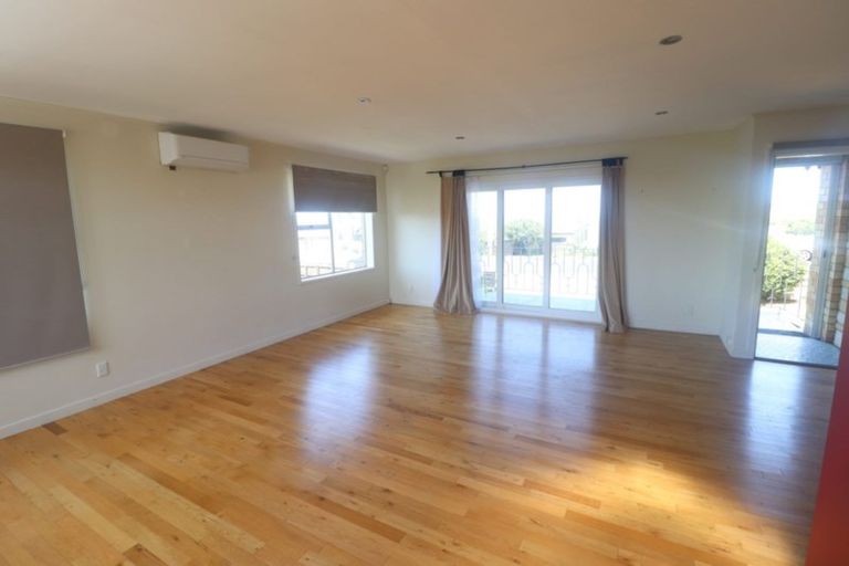 Photo of property in 35a Wade River Road, Stanmore Bay, Whangaparaoa, 0932